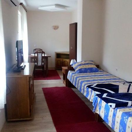 Guest House Green View Pirot Exteriör bild