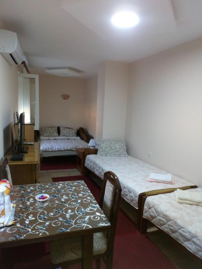 Guest House Green View Pirot Exteriör bild