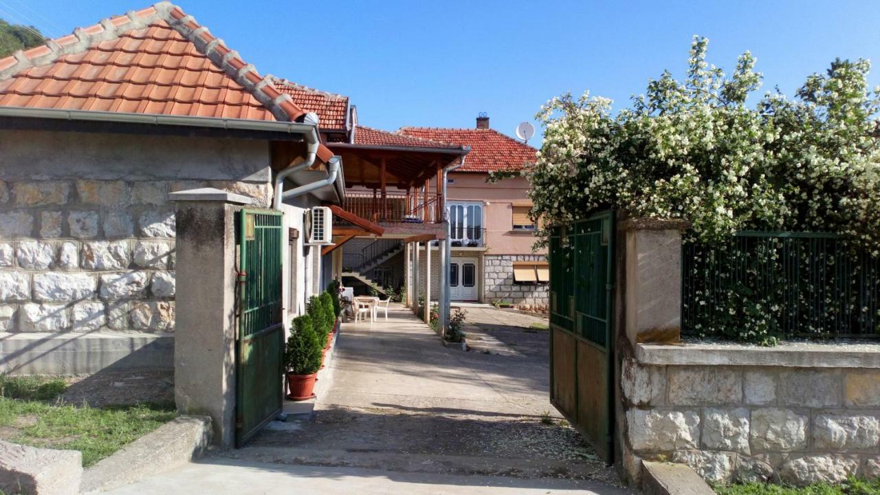 Guest House Green View Pirot Exteriör bild